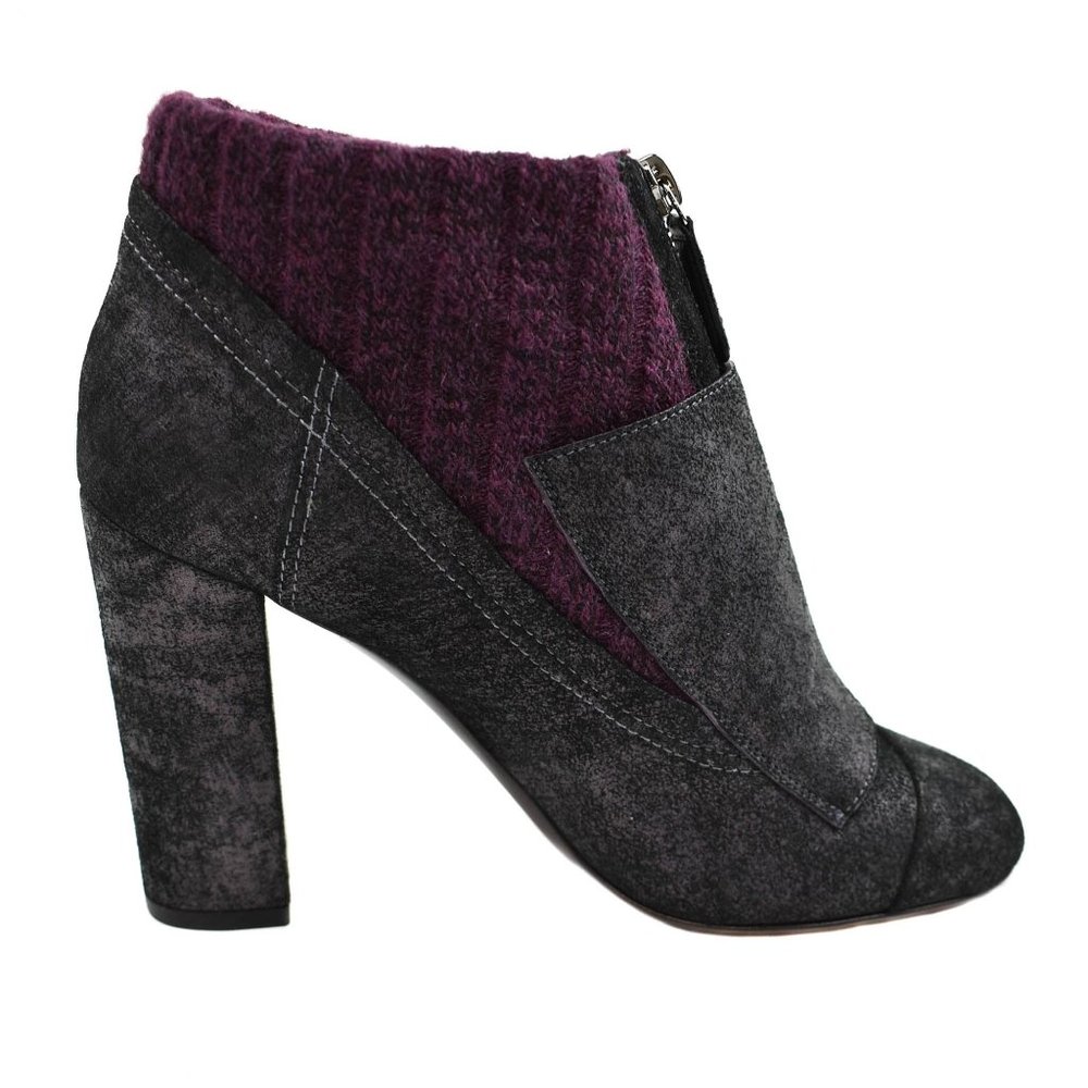 CHANEL: Distressed Leather, fabric Snap Buttons - "CC" Logo Ankle Boot - Picture 4 of 12